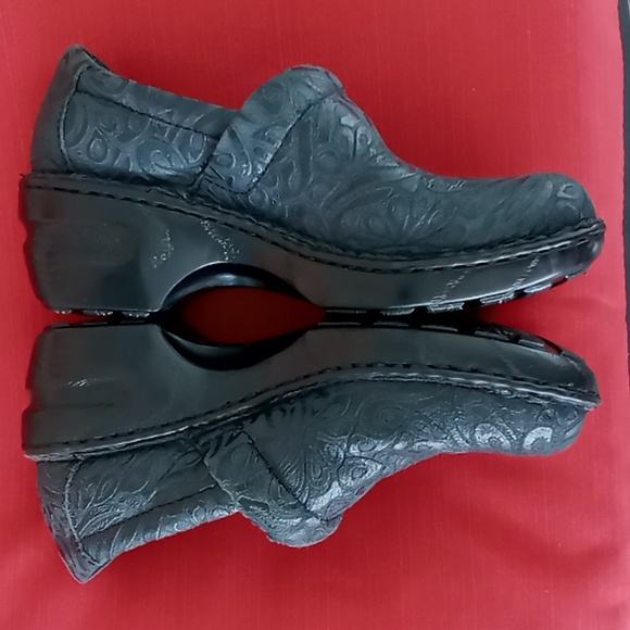 BOC Born Concept  Women's Peggy Charcoal Gray Clog Embossed Detail Size 6/ 36.5 - Picture 5 of 9